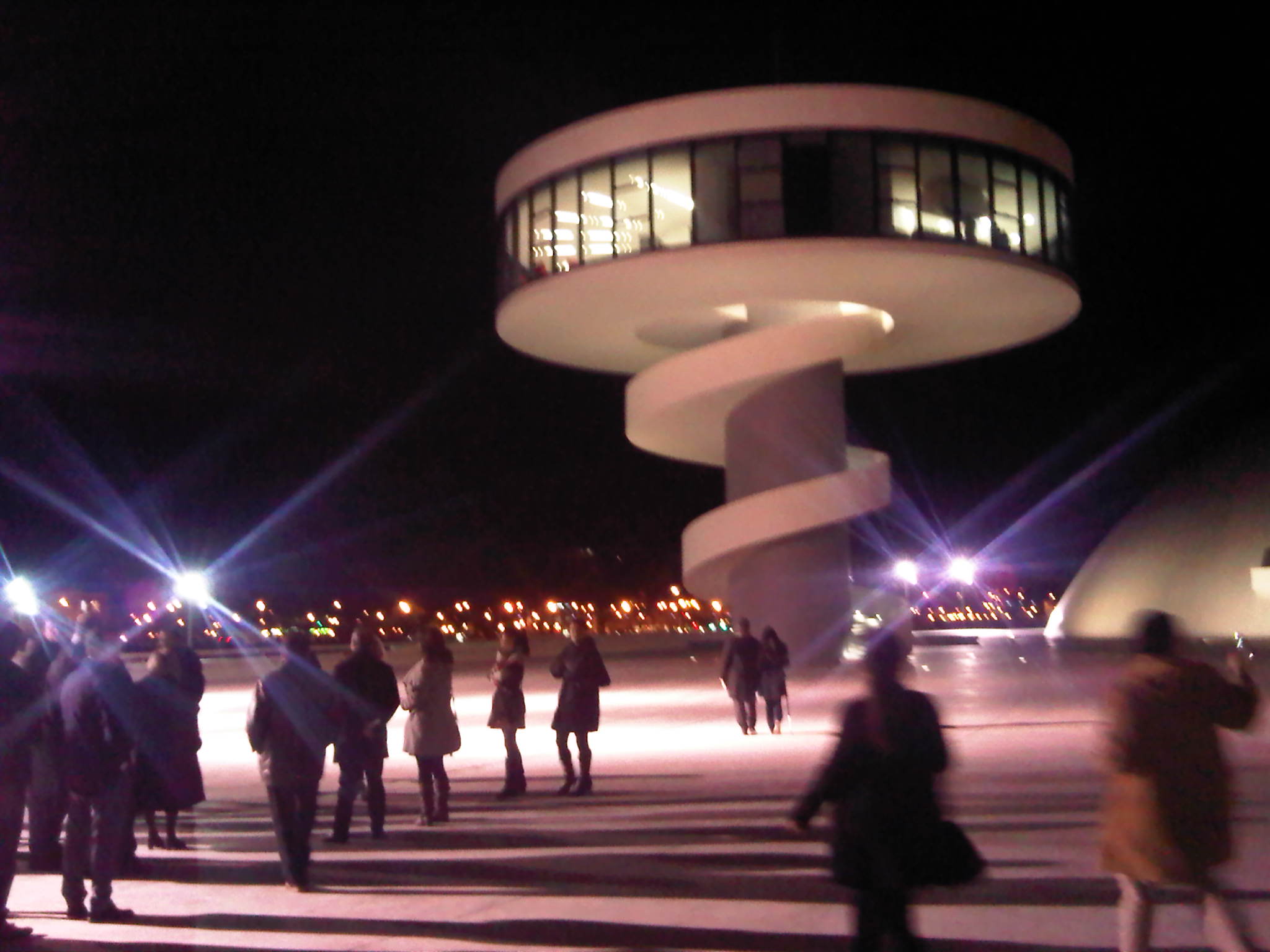 VISITA DE PRESENTACIóN DE LOS ESPACIOS DEL CENTRO CULTURAL INTERNACIONAL DE AVILéS OBRA DE OSCAR NIEMEYER