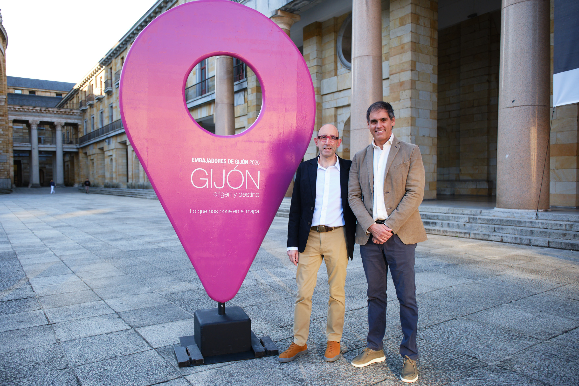 Los veterinarios D. Pedro Mayo y D. Unai Ibaseta, nuevos Embajadores de Gijón 2025